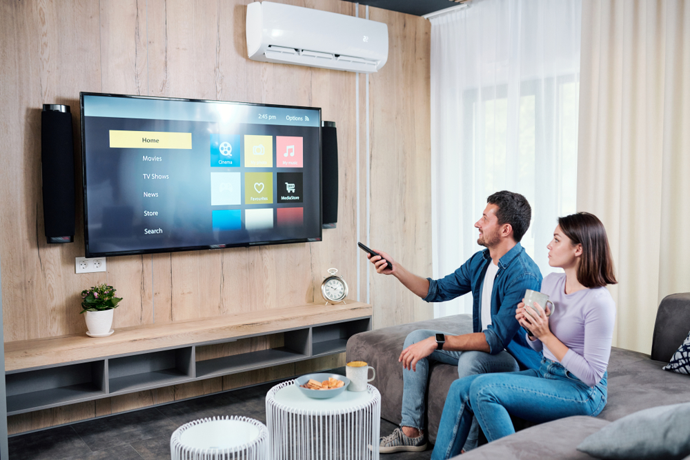 How Bluetoth remote control functionality affects user feedback for Smart TVs